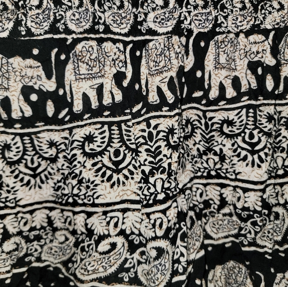 Misses sz L Animal print Shorts Elephants by Angie - Picture 2 of 4